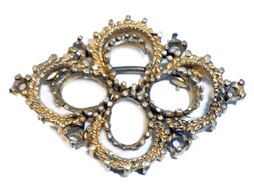 Low Weight And Low Karat De Stoned Brooch